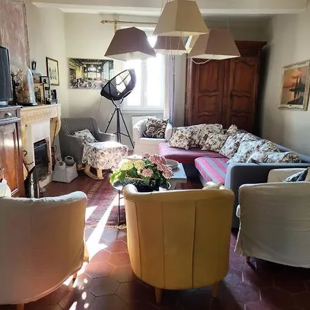 La Pulcinella Maison De Famille Pouzilhac