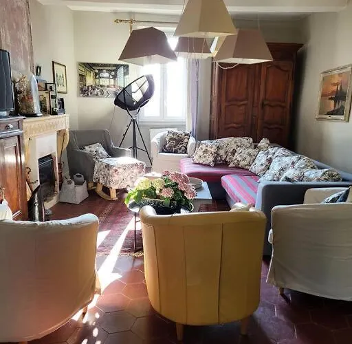La Pulcinella Maison De Famille Pouzilhac